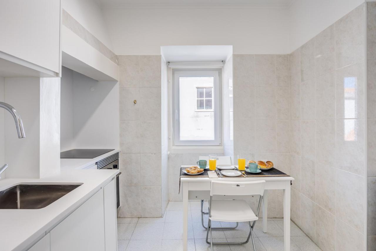 Hip & Renovated T.M. Flat In Bairro Alto Apartment Lisbon Bagian luar foto